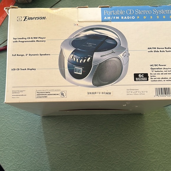 Emerson, portable CD – R/RW player with am/FM stereo, radio - Picture 2 of 9